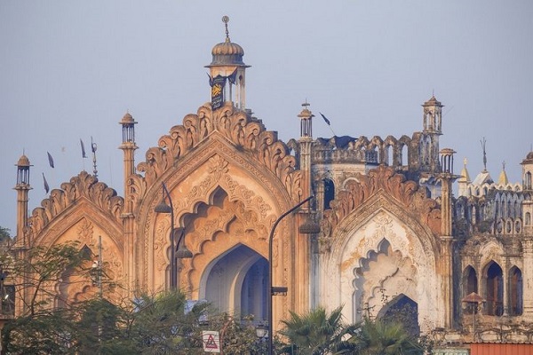 siliguri to lucknow cabs